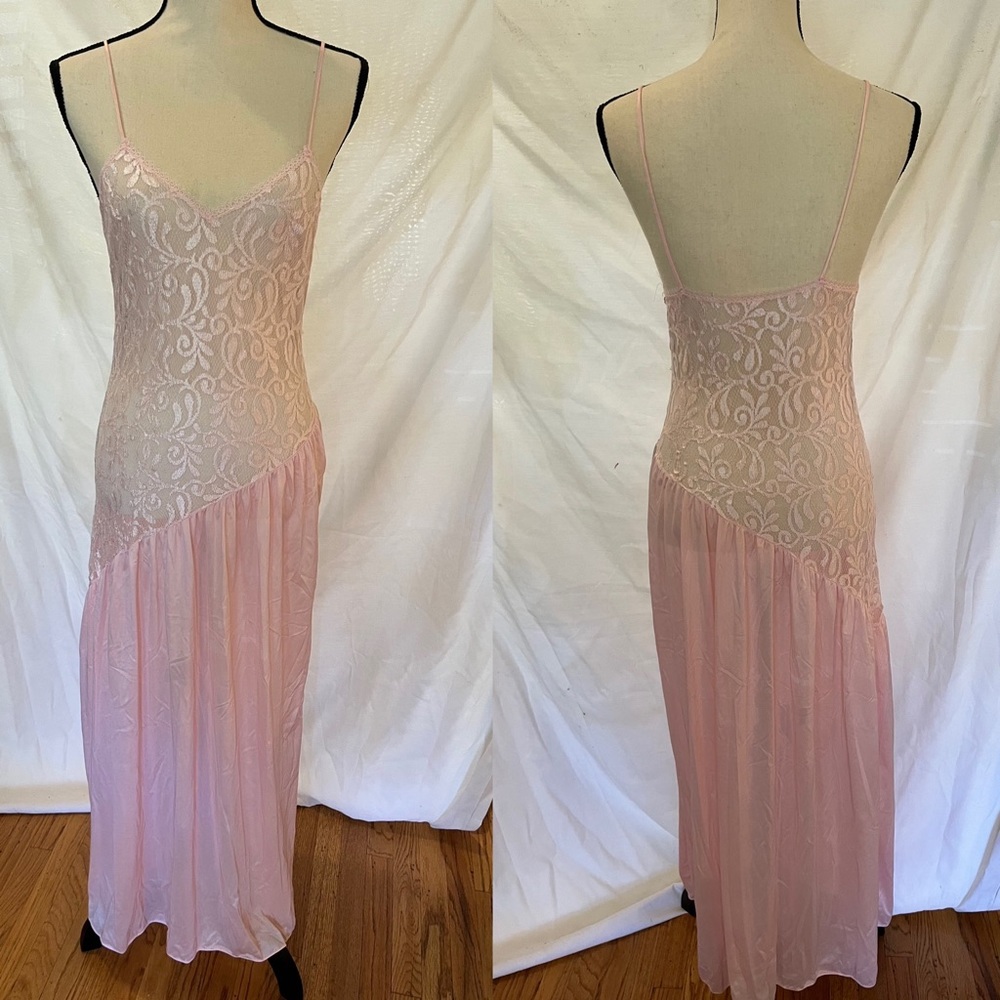 Vintage sheer dreamy baby pink lace slip dress 🩷